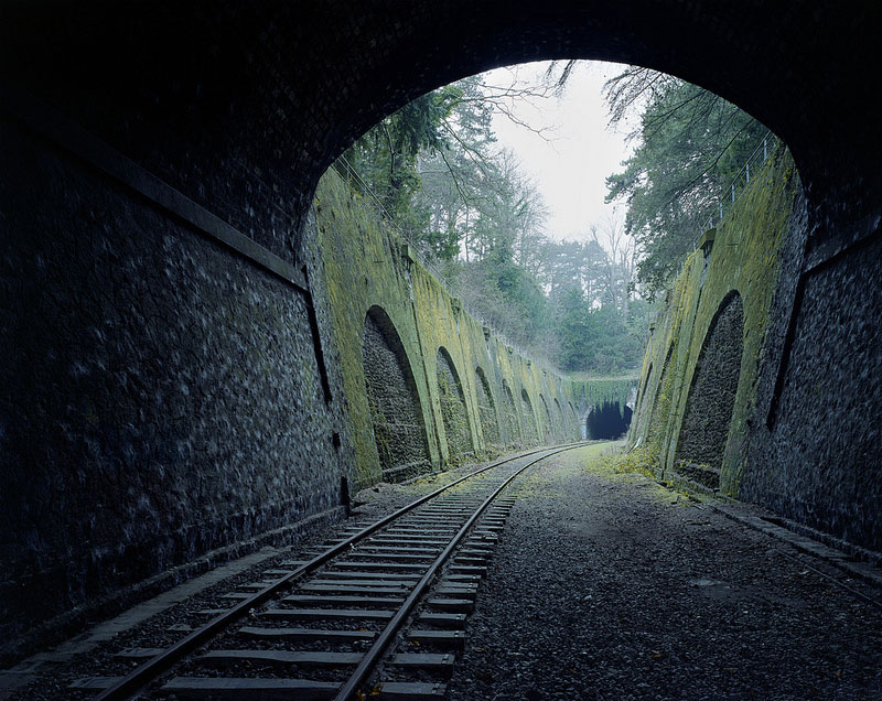 Illustration for article titled The Overgrown, Disused Railway That Still Runs Around Paris